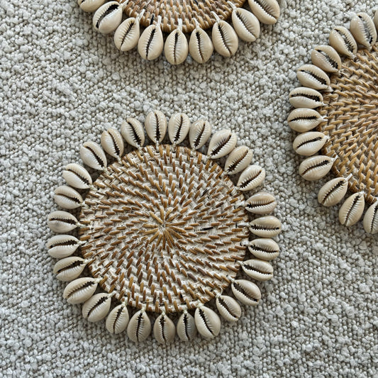Rotan Onderzetter met Schelpen - Whitewash