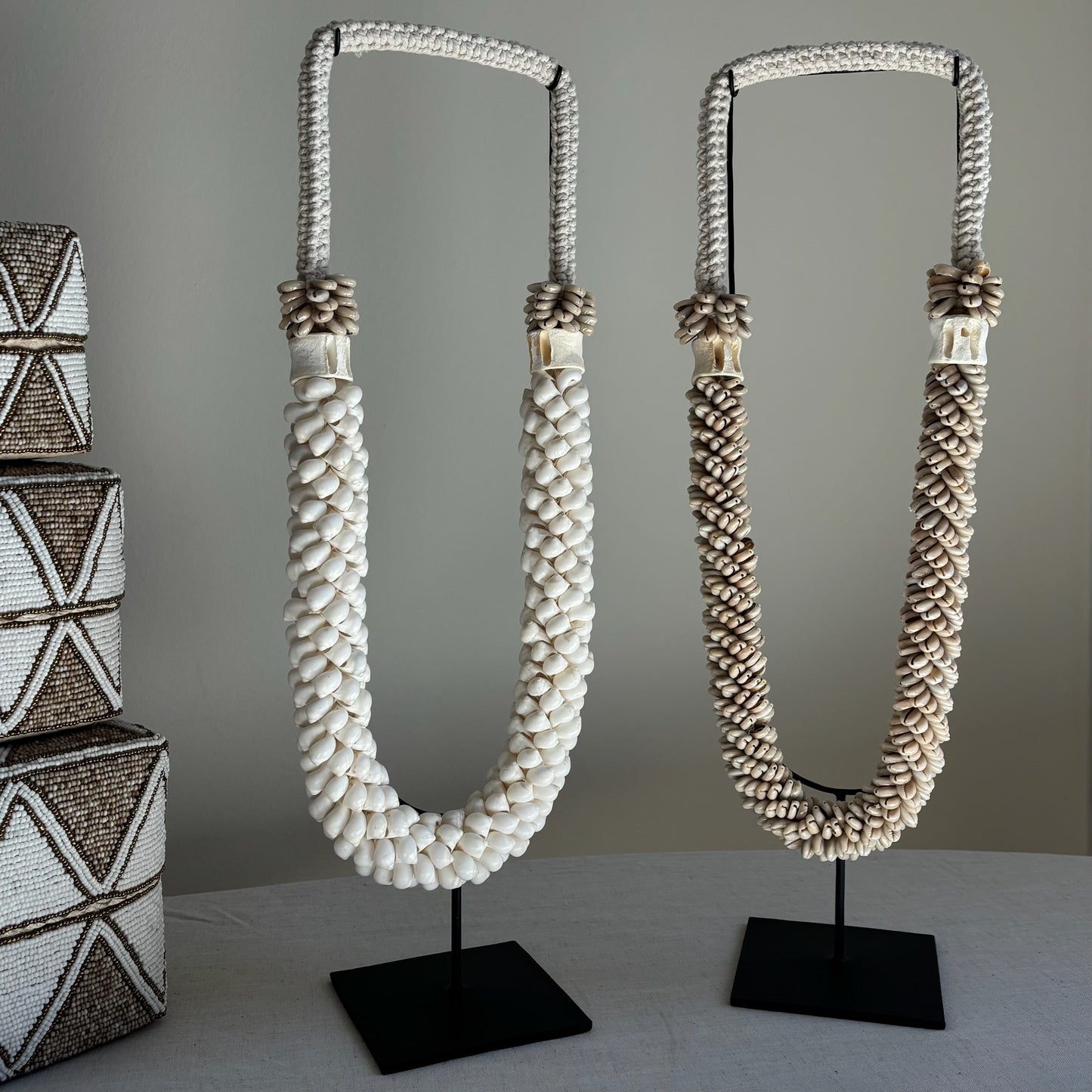 Schelpenketting op Standaard Jill en Faya