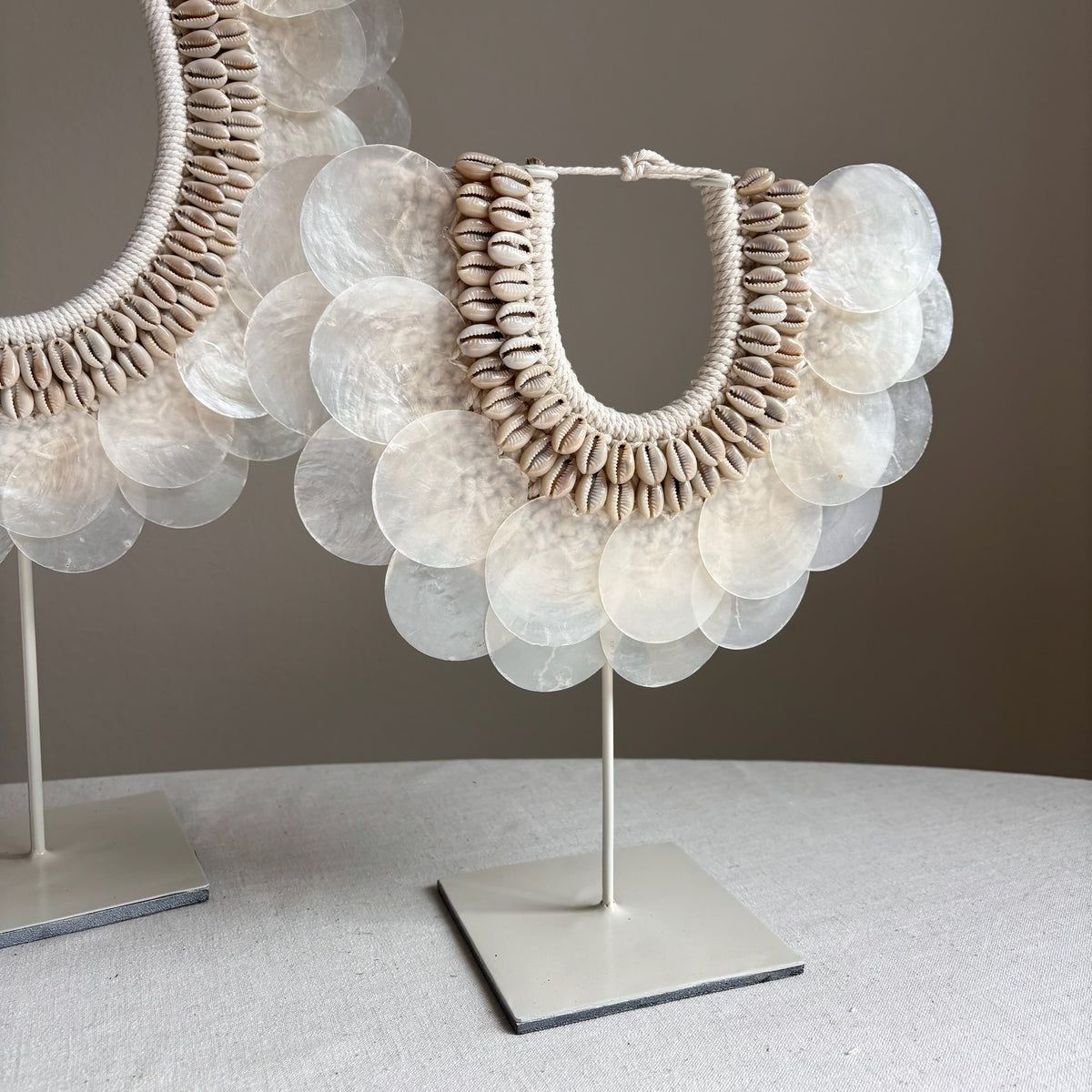 Schelpenketting op Standaard Neva