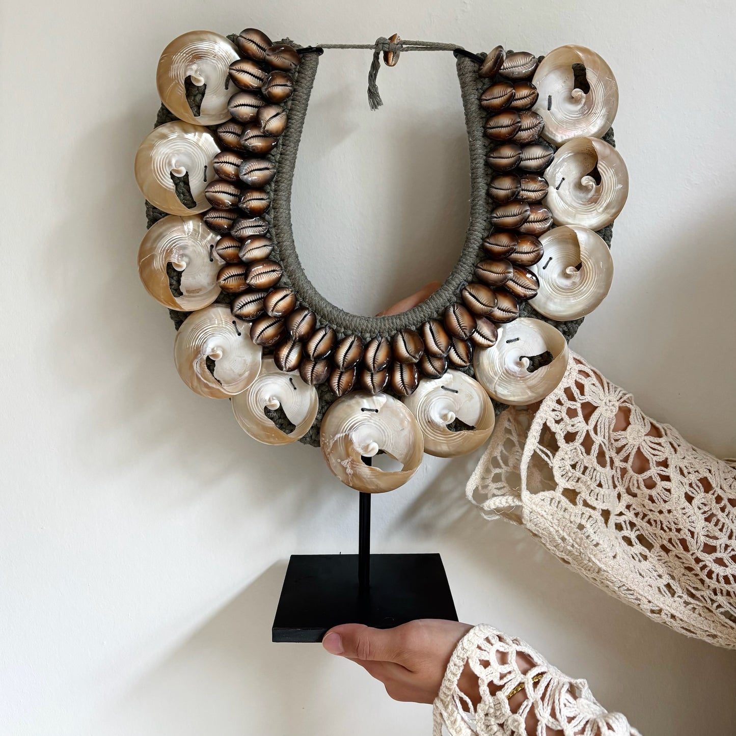 Schelpenketting op Standaard Gia
