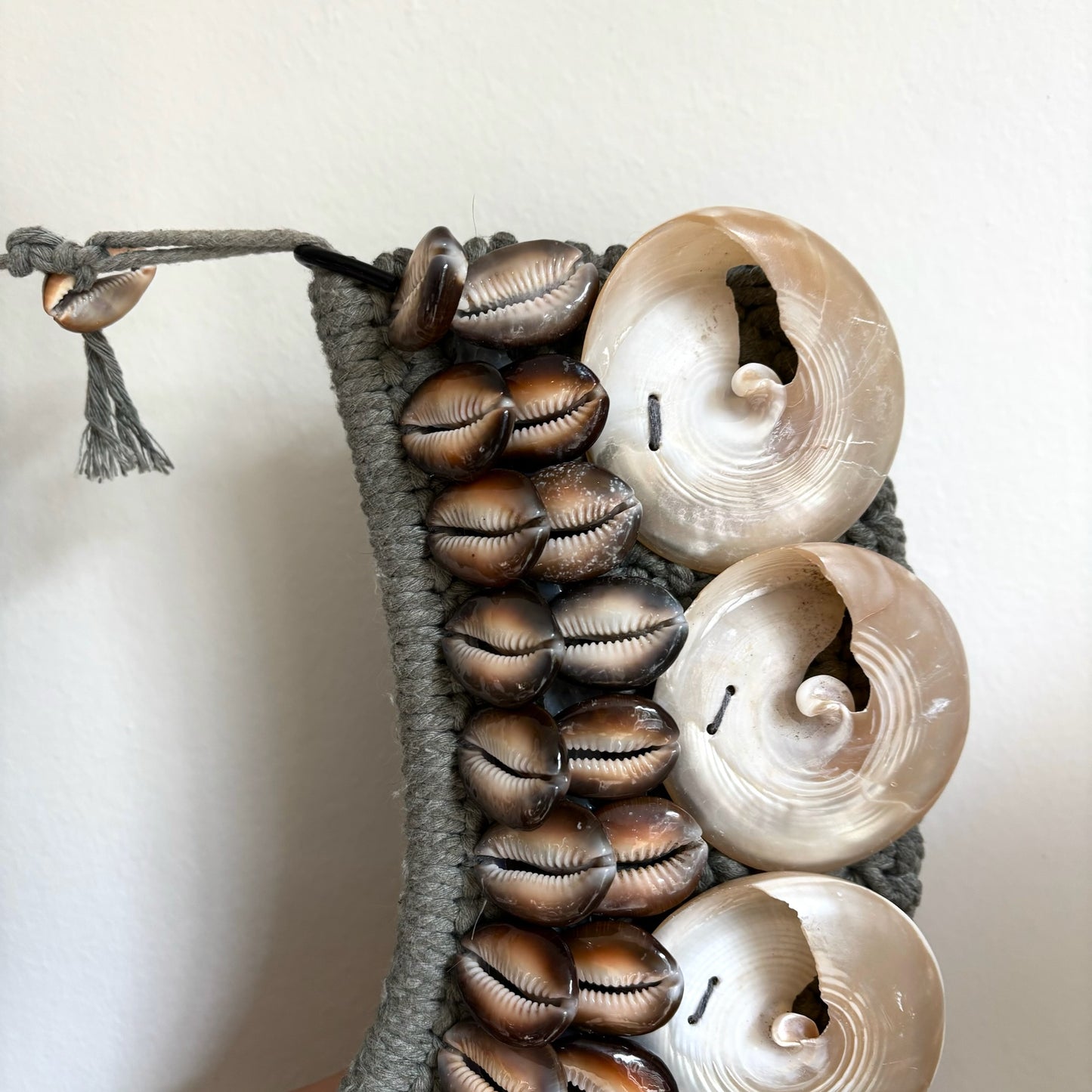 Schelpenketting op Standaard Gia