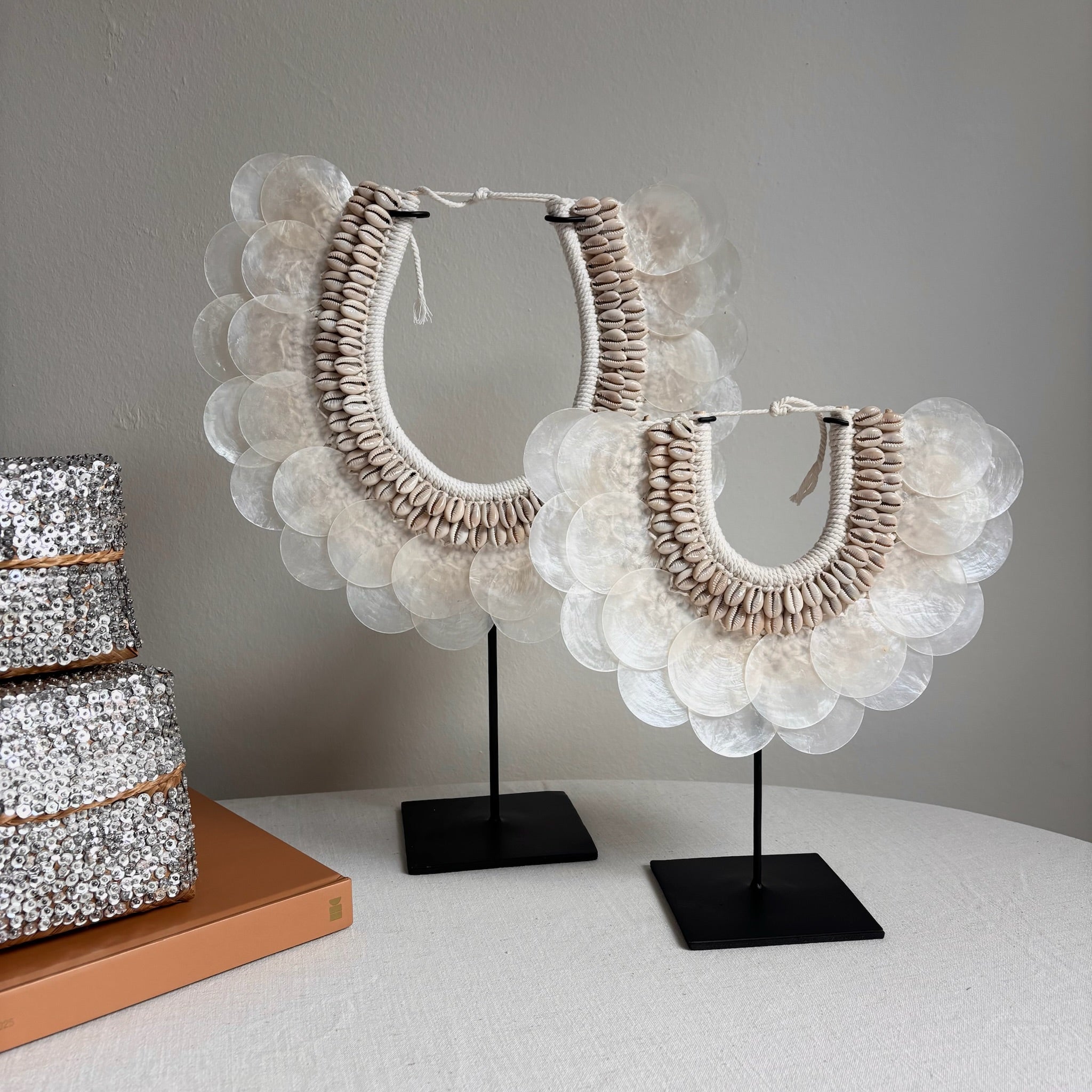 Schelpenketting op Standaard Neva