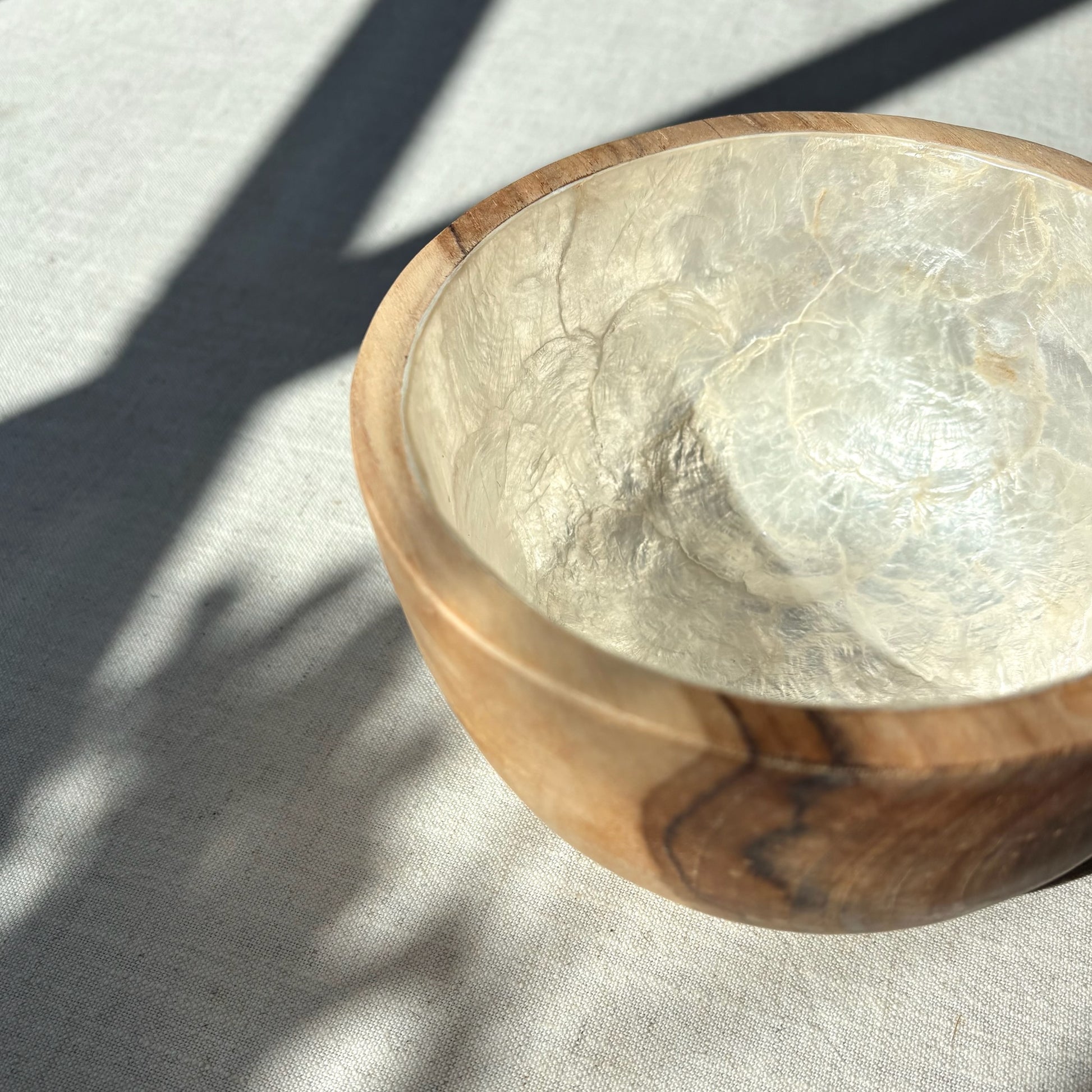 Houten Kom ingelegd met Capiz schelpen