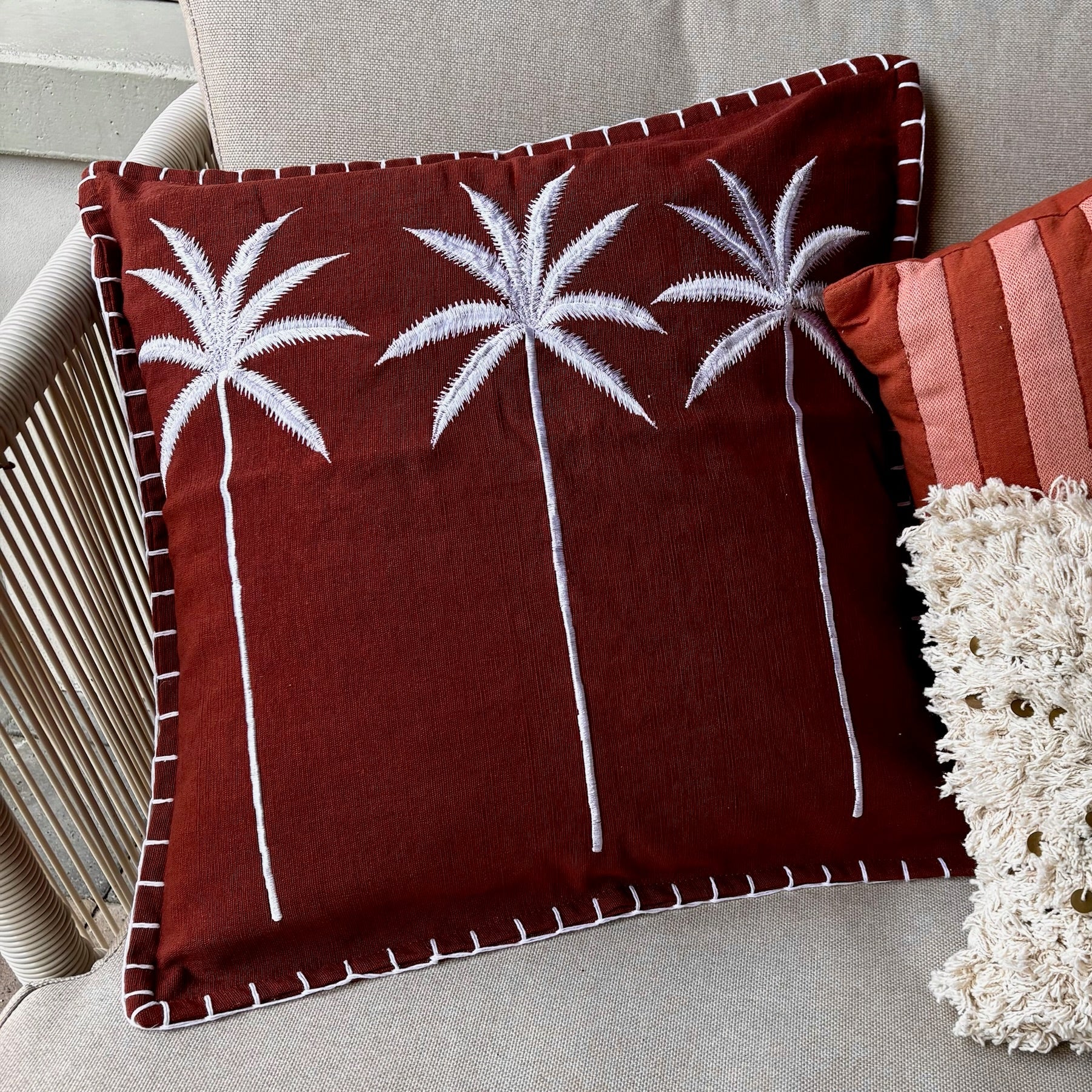 Kussenhoes Palm Tree - Bordeauxrood