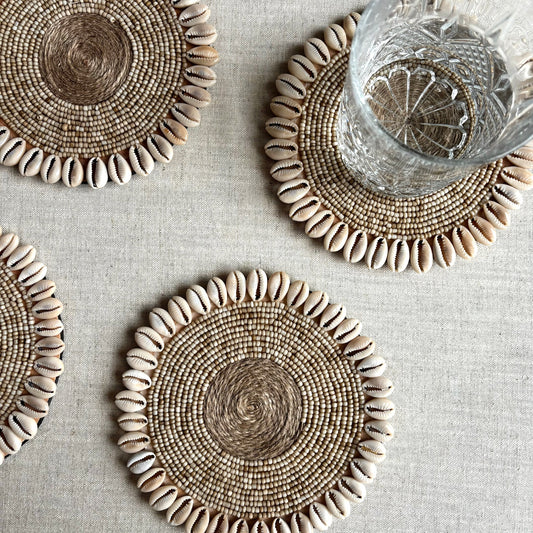 Onderzetter met Schelpen en Kralen - Beige