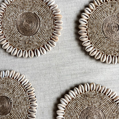 Onderzetter met Schelpen en Kralen - Beige