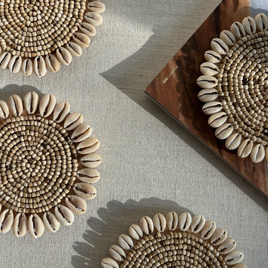 Onderzetter met Schelpen en Kralen - Beige