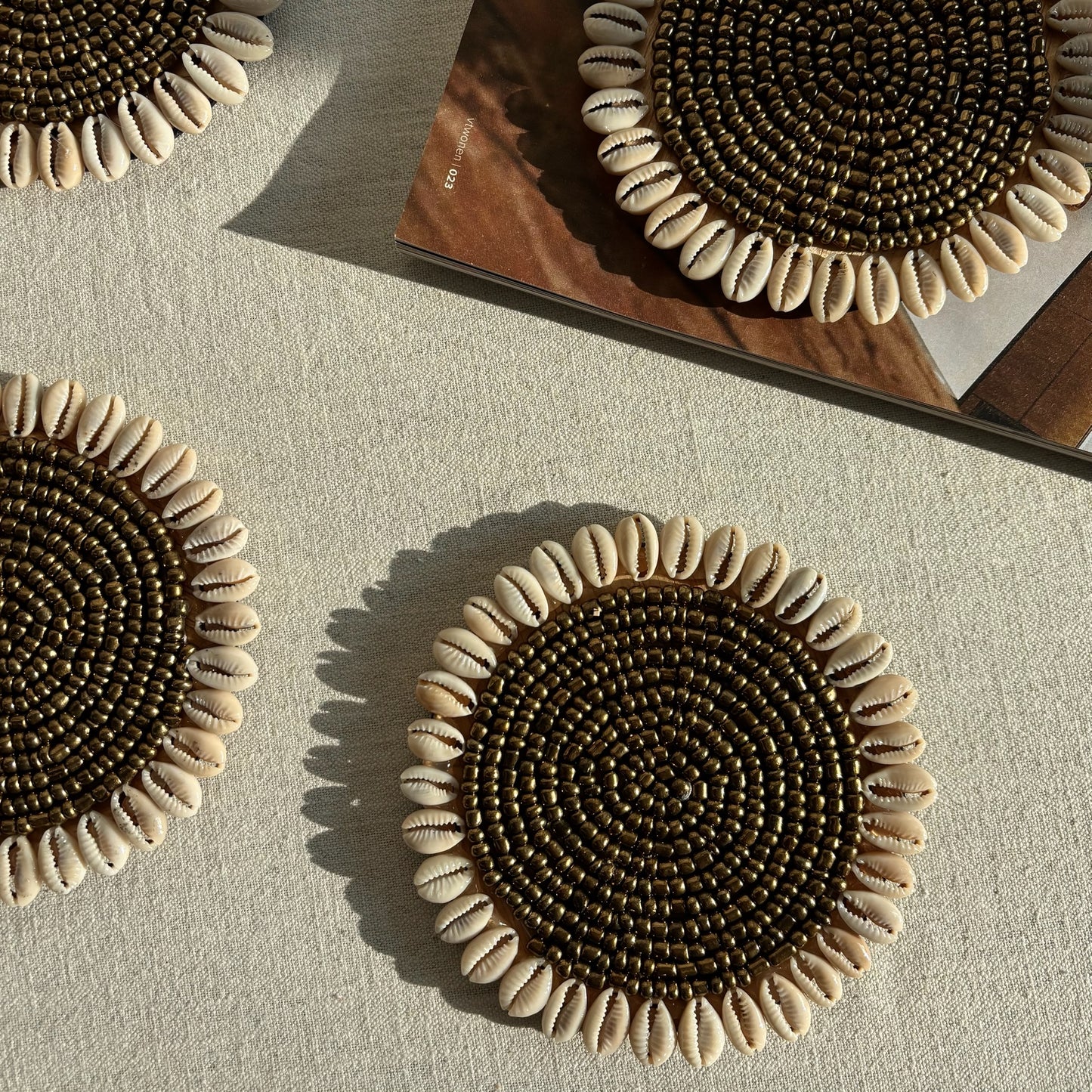 Onderzetter met Schelpen en Kralen - Goud