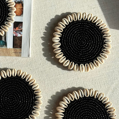 Onderzetter met Schelpen en Kralen - Zwart