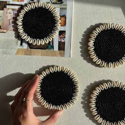 Onderzetter met Schelpen en Kralen - Zwart