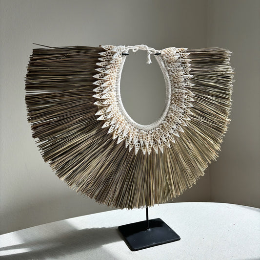 Raffia Schelpendecoratie op Standaard Jolie