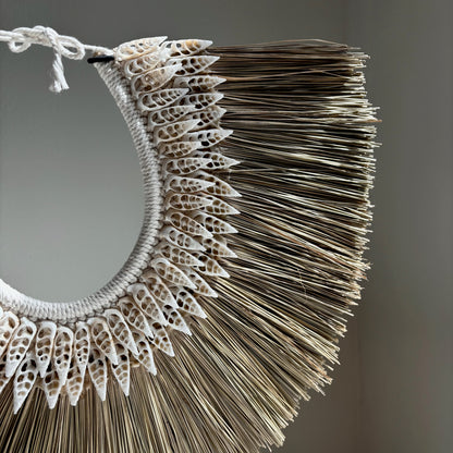 Raffia Schelpendecoratie op Standaard Jolie