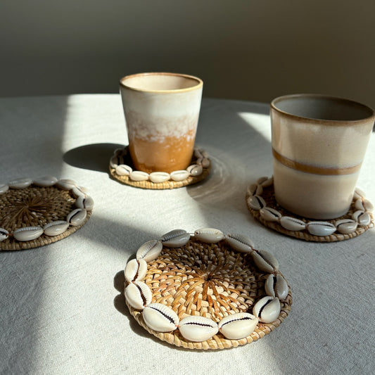 Rotan Onderzetter met Schelpen - Naturel
