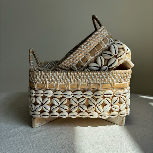 Rotan Opbergmand met Schelpen - Whitewash