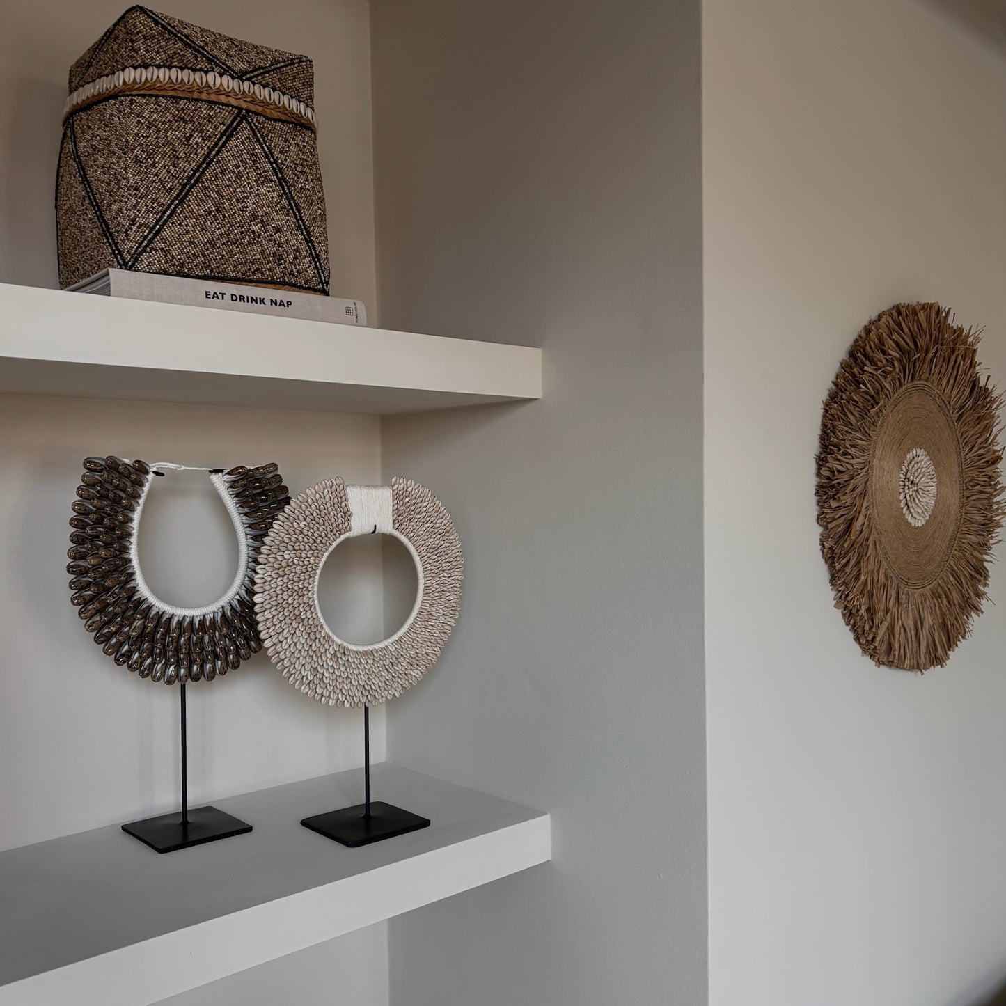 Schelpenketting en kralenmand