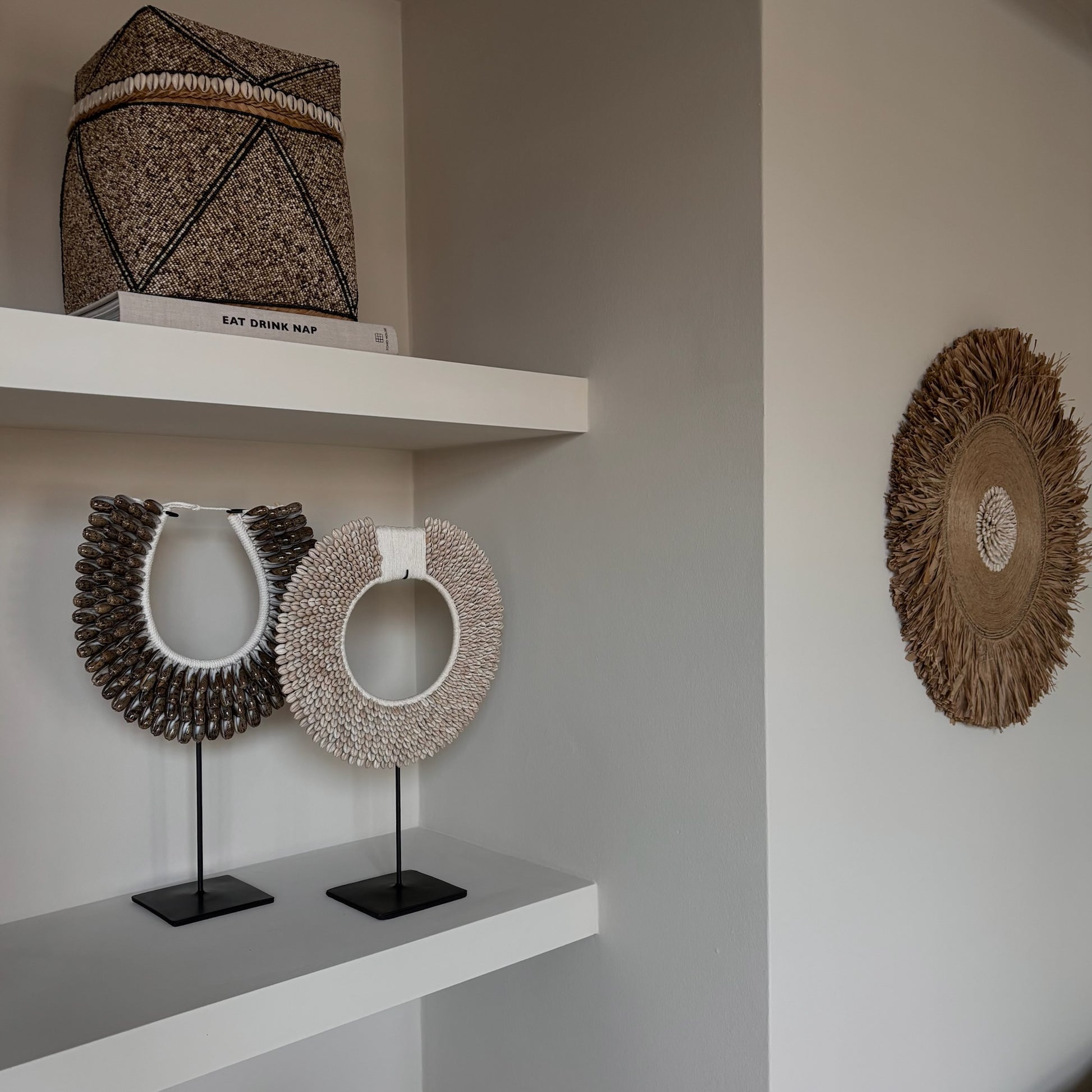 Schelpenketting en kralenmand