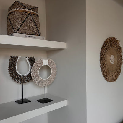 Schelpenketting en kralenmand