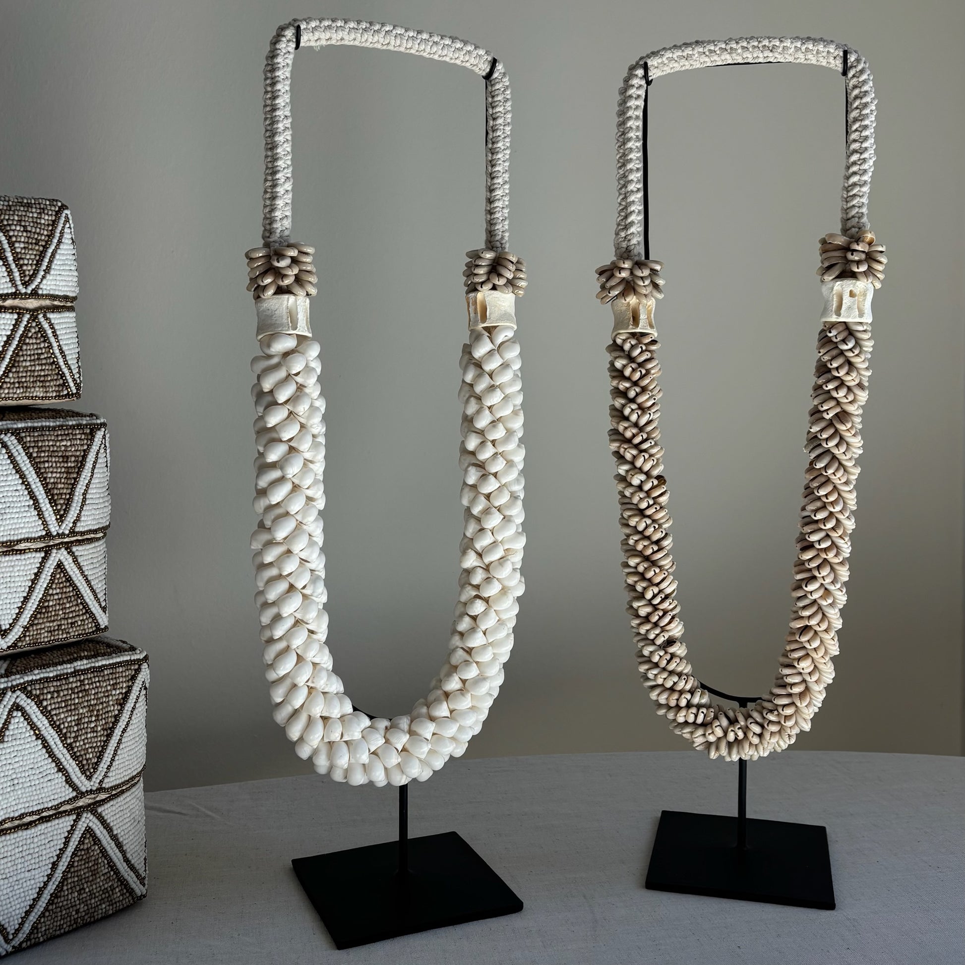Schelpenketting op Standaard Jill en Faya