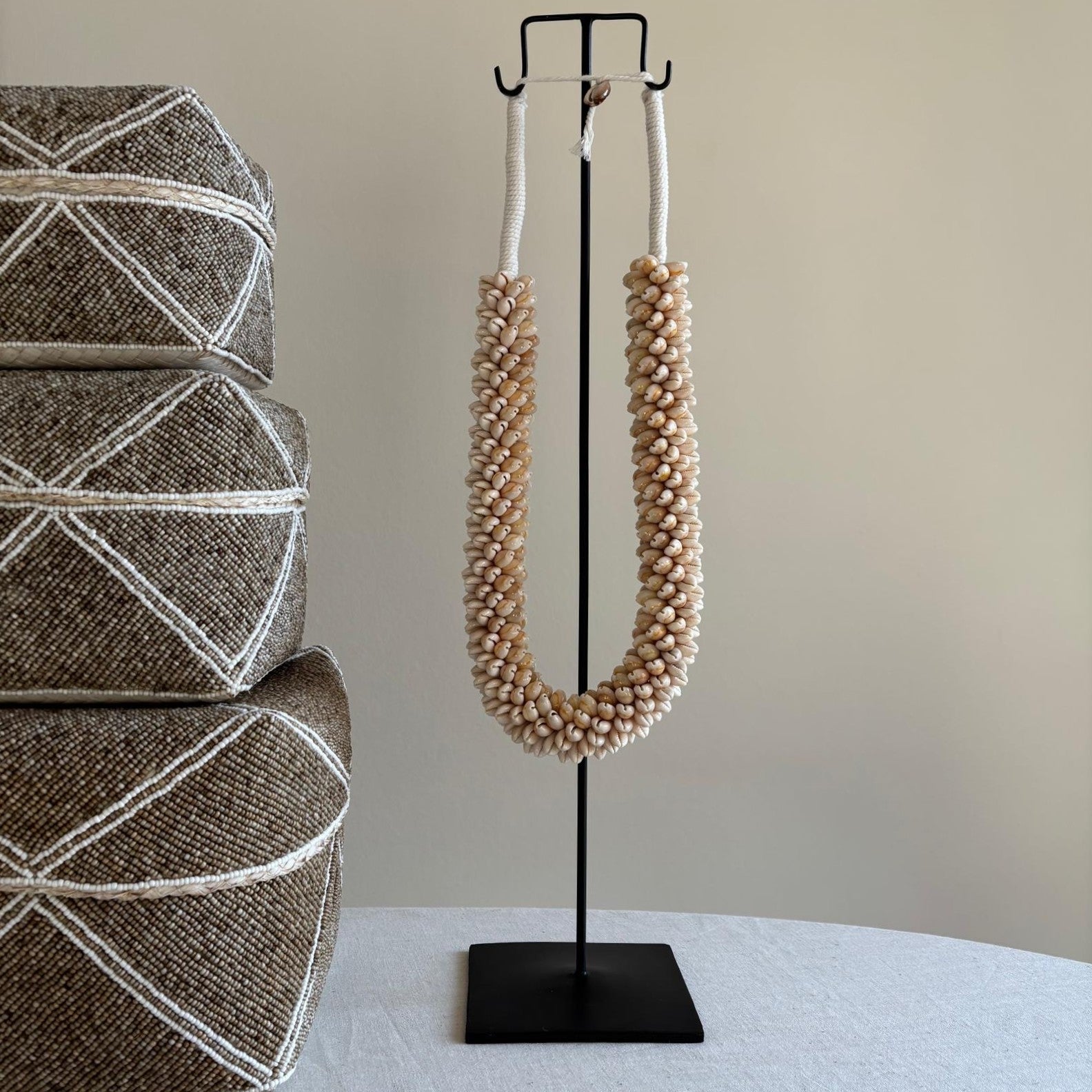 Schelpenketting op Standaard Loa