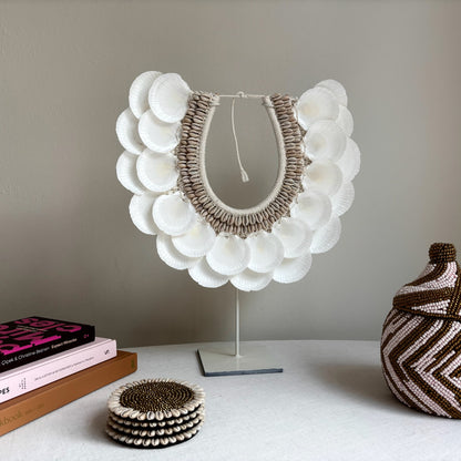 Schelpenketting op Standaard Mia
