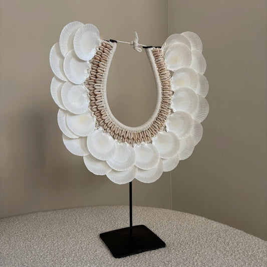 Schelpenketting op Standaard Mia