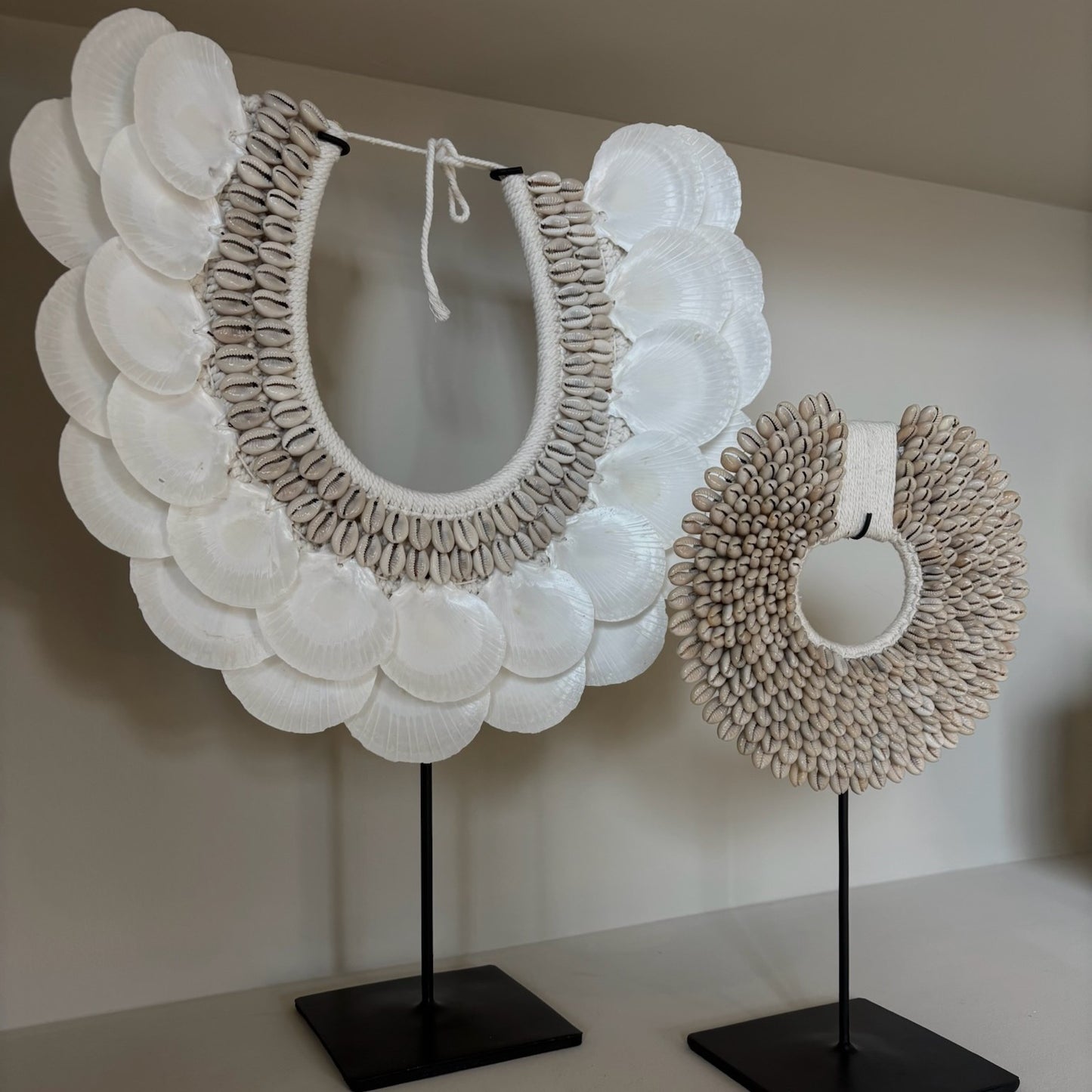 Schelpenketting op Standaard Mia