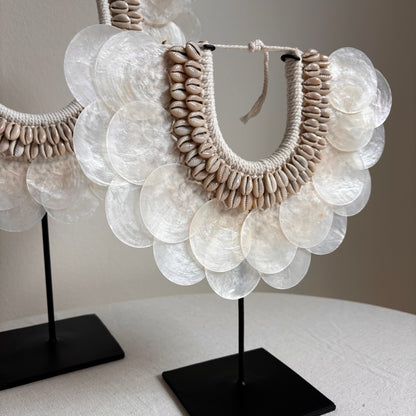 Schelpenketting op Standaard Neva
