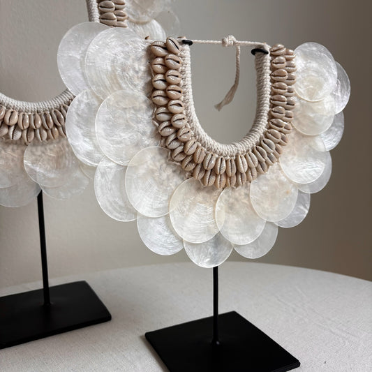 Schelpenketting op Standaard Neva