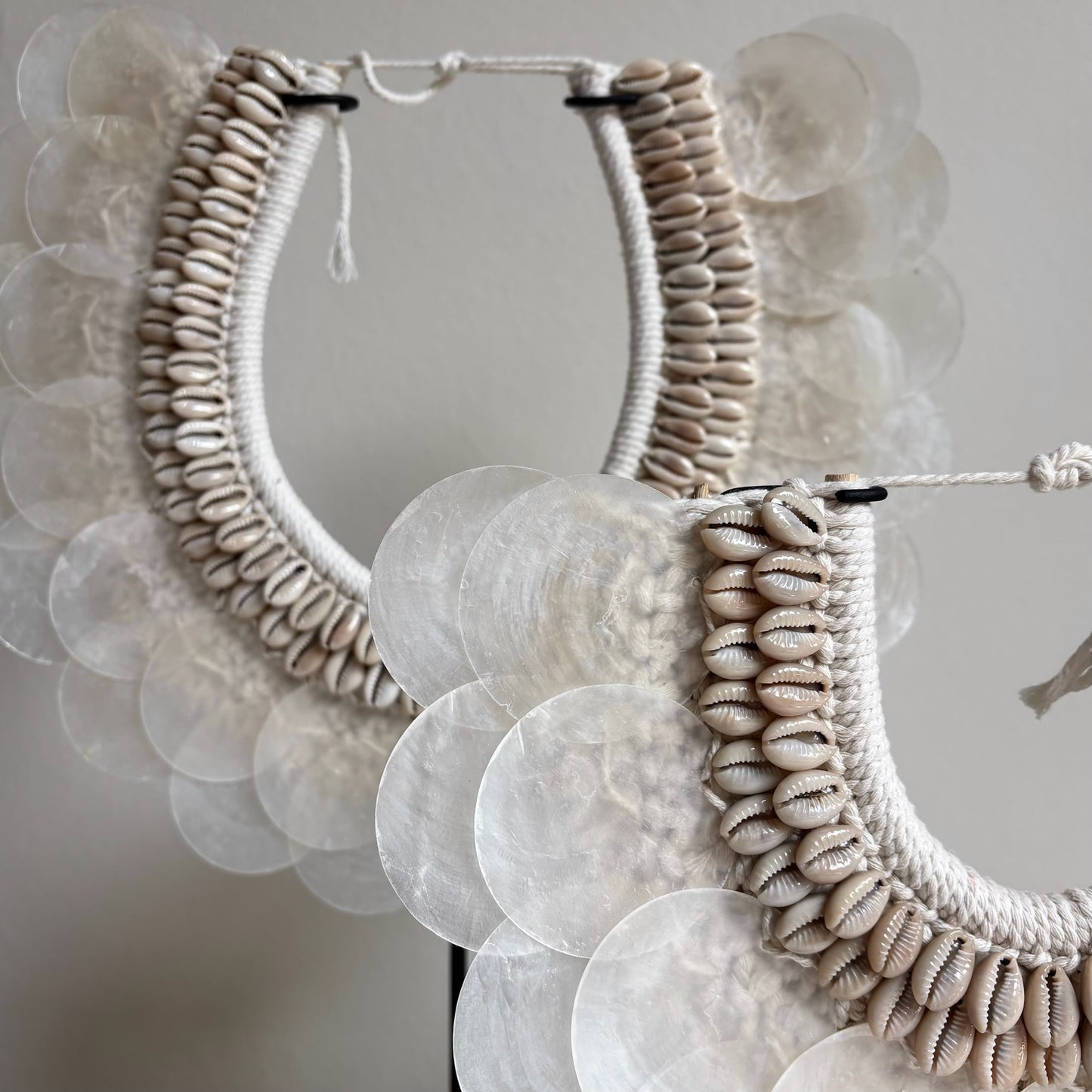 Schelpenketting op Standaard Neva
