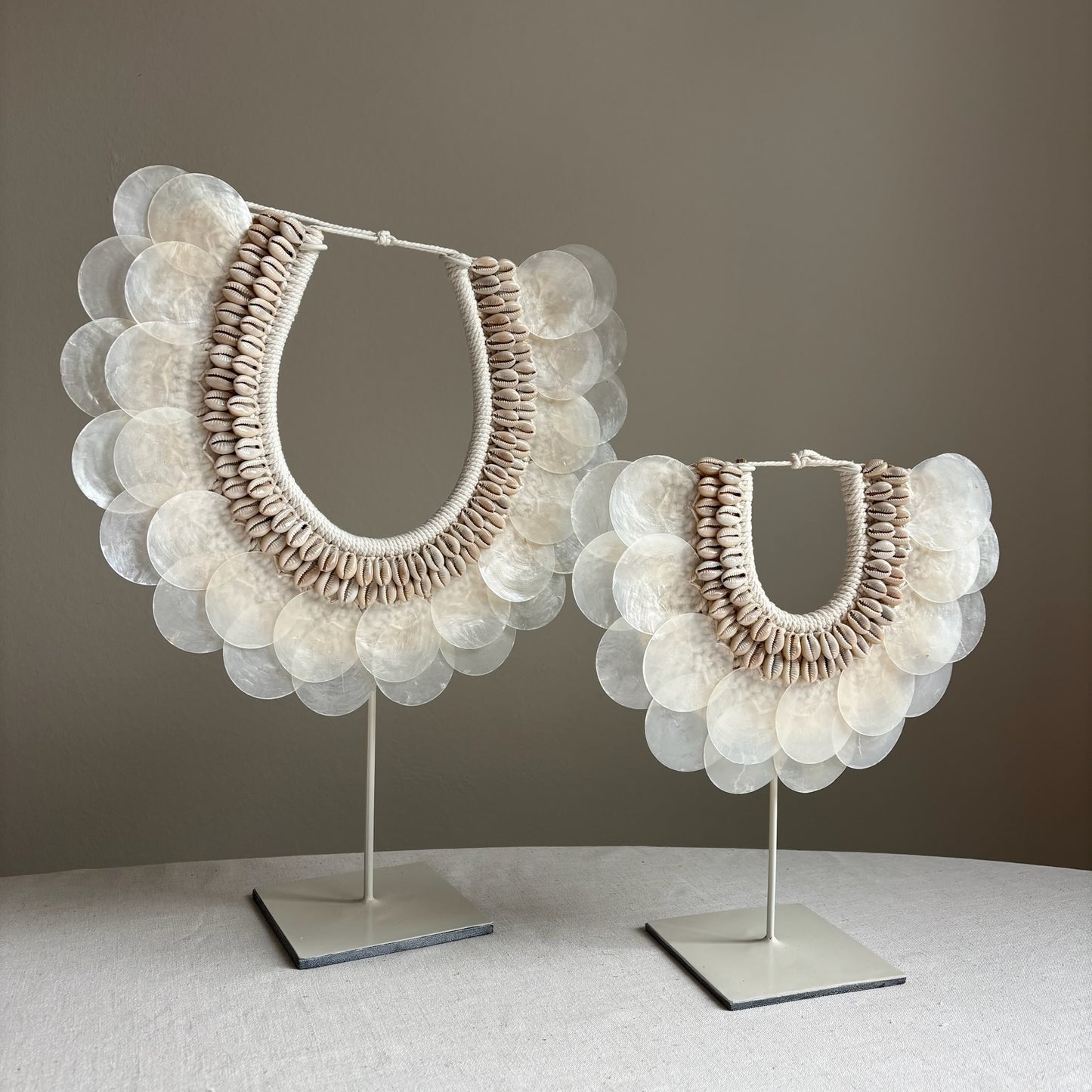 Schelpenketting op Standaard Neva