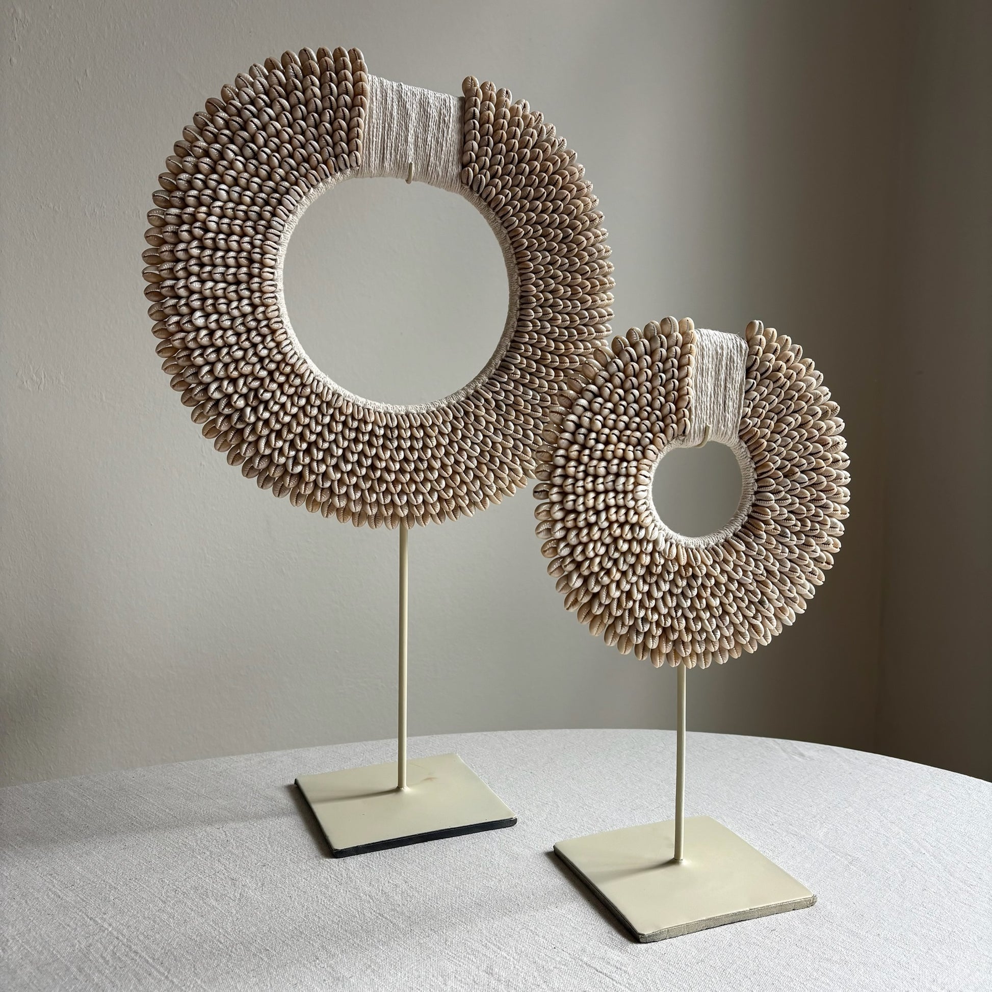 Schelpenketting op Standaard Papua Beige