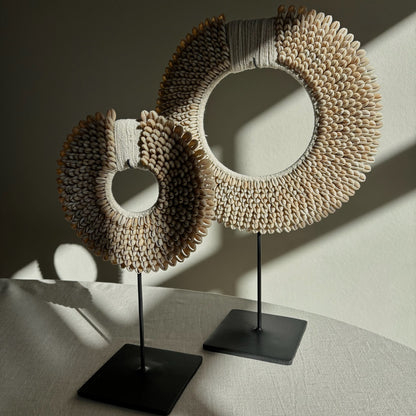 Schelpenketting op Standaard Papua Beige