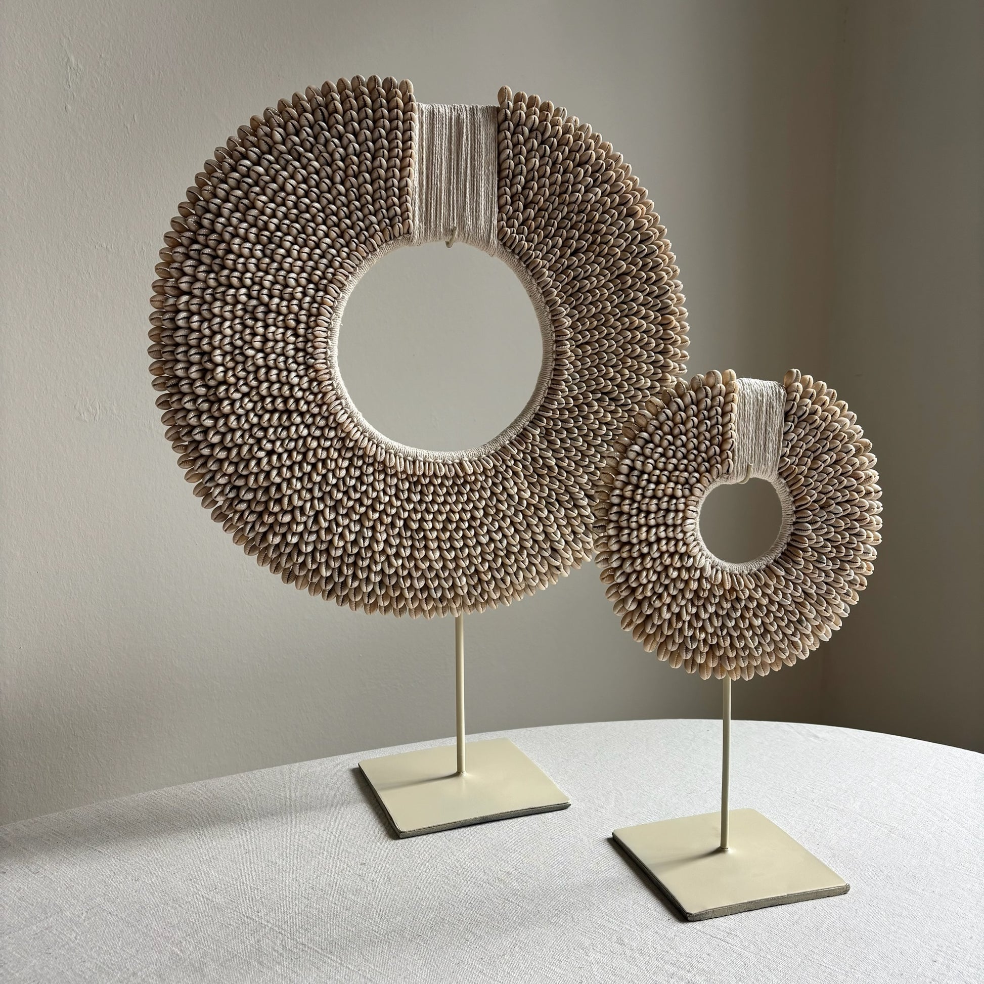 Schelpenketting op Standaard Papua Beige