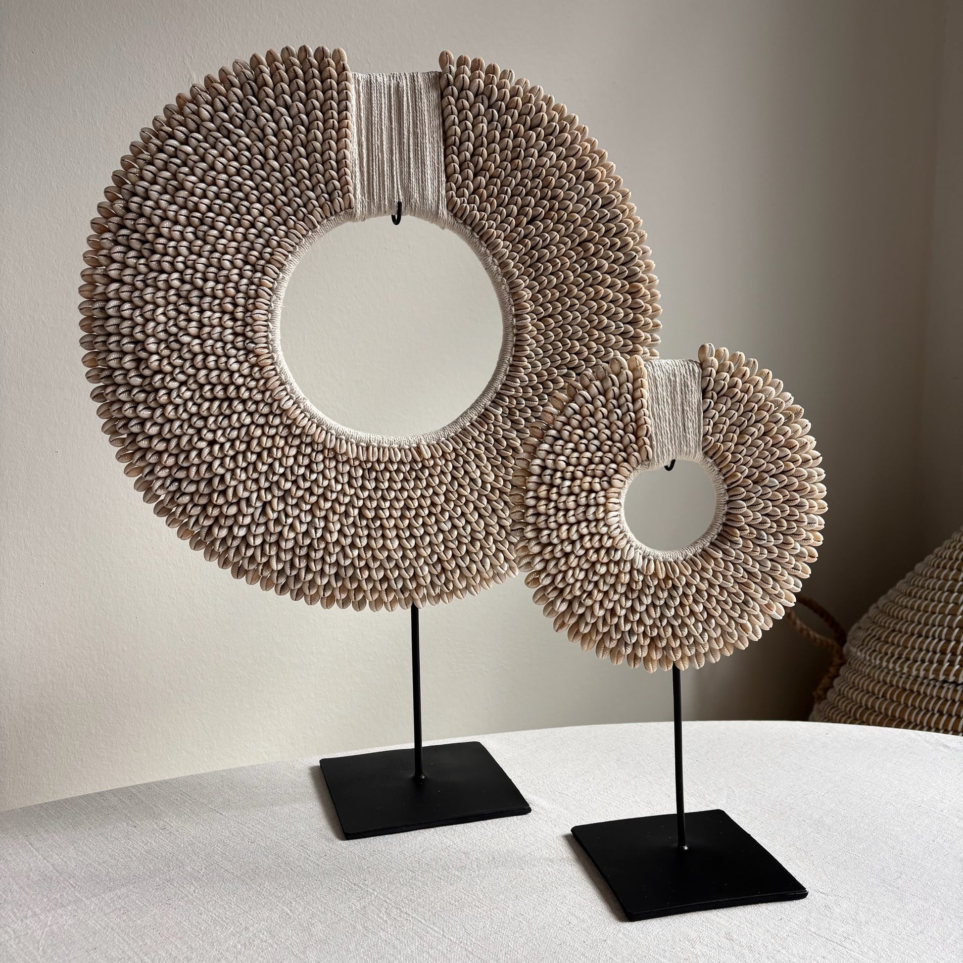 Schelpenketting op Standaard Papua Beige