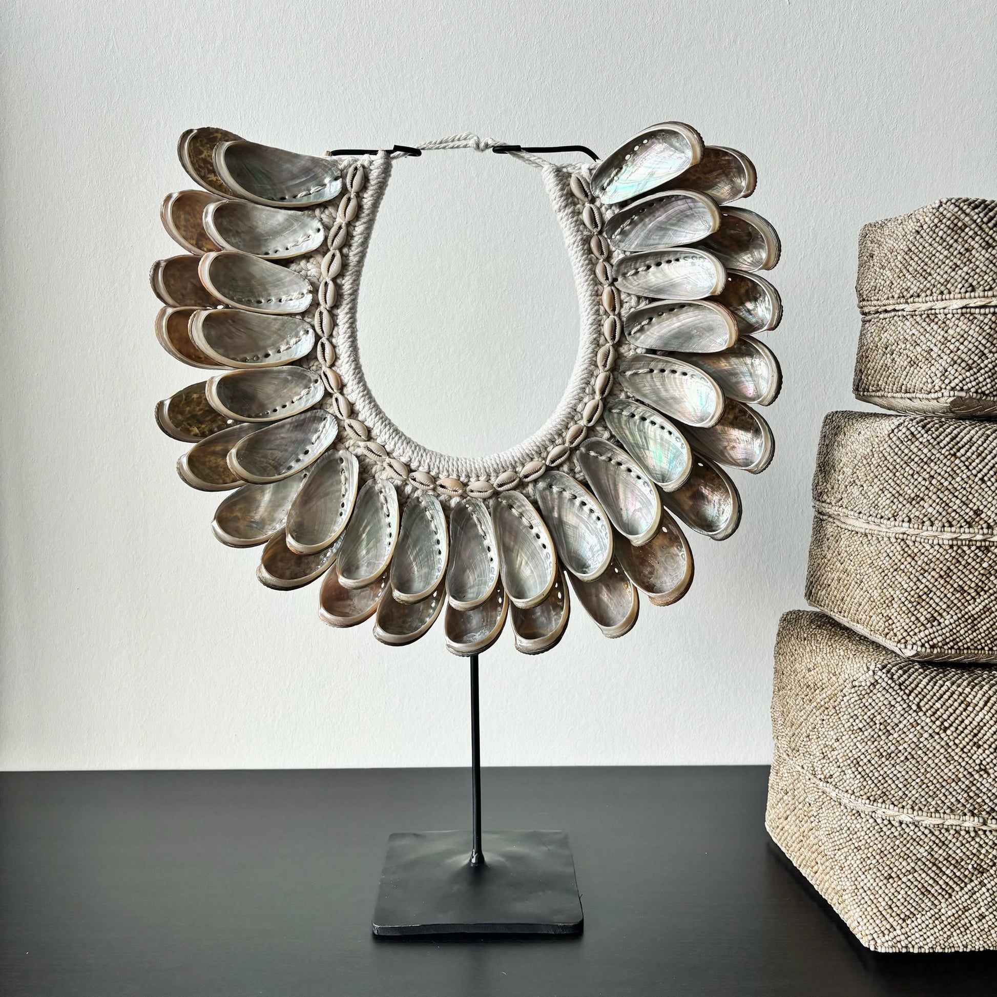 Schelpenketting op Standaard Ayla