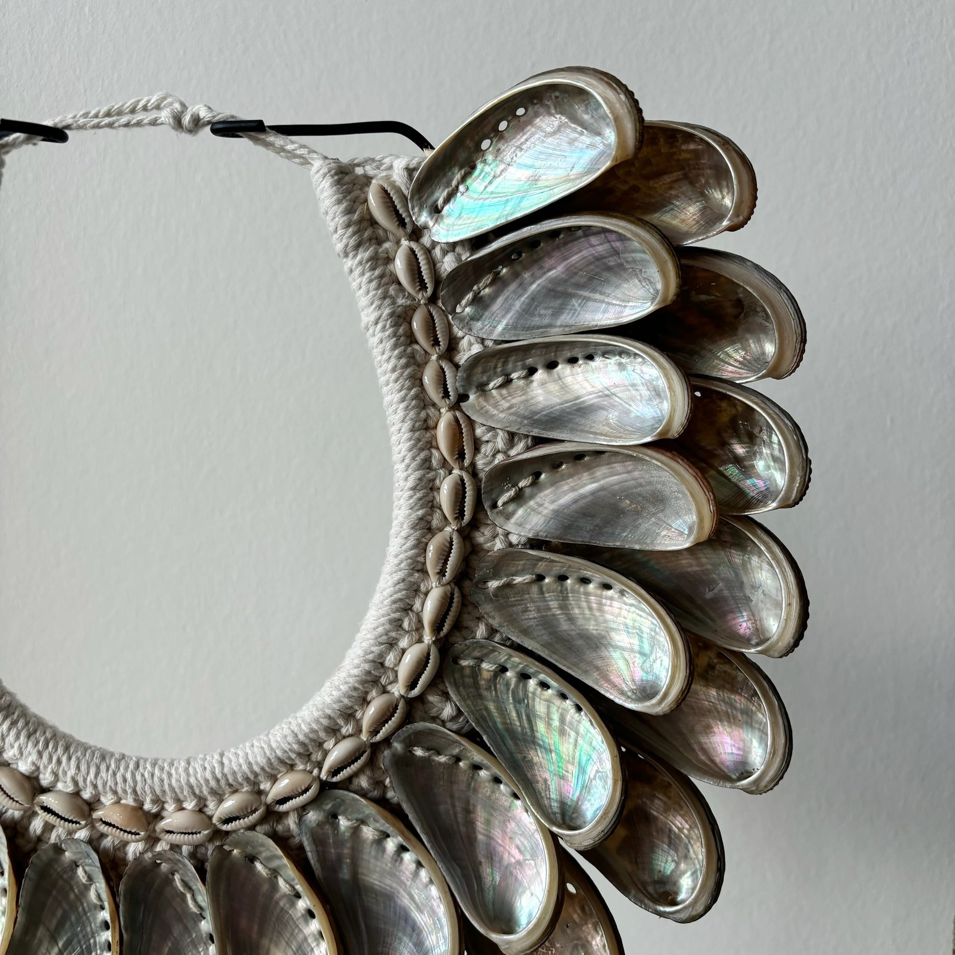 Schelpenketting op Standaard Ayla