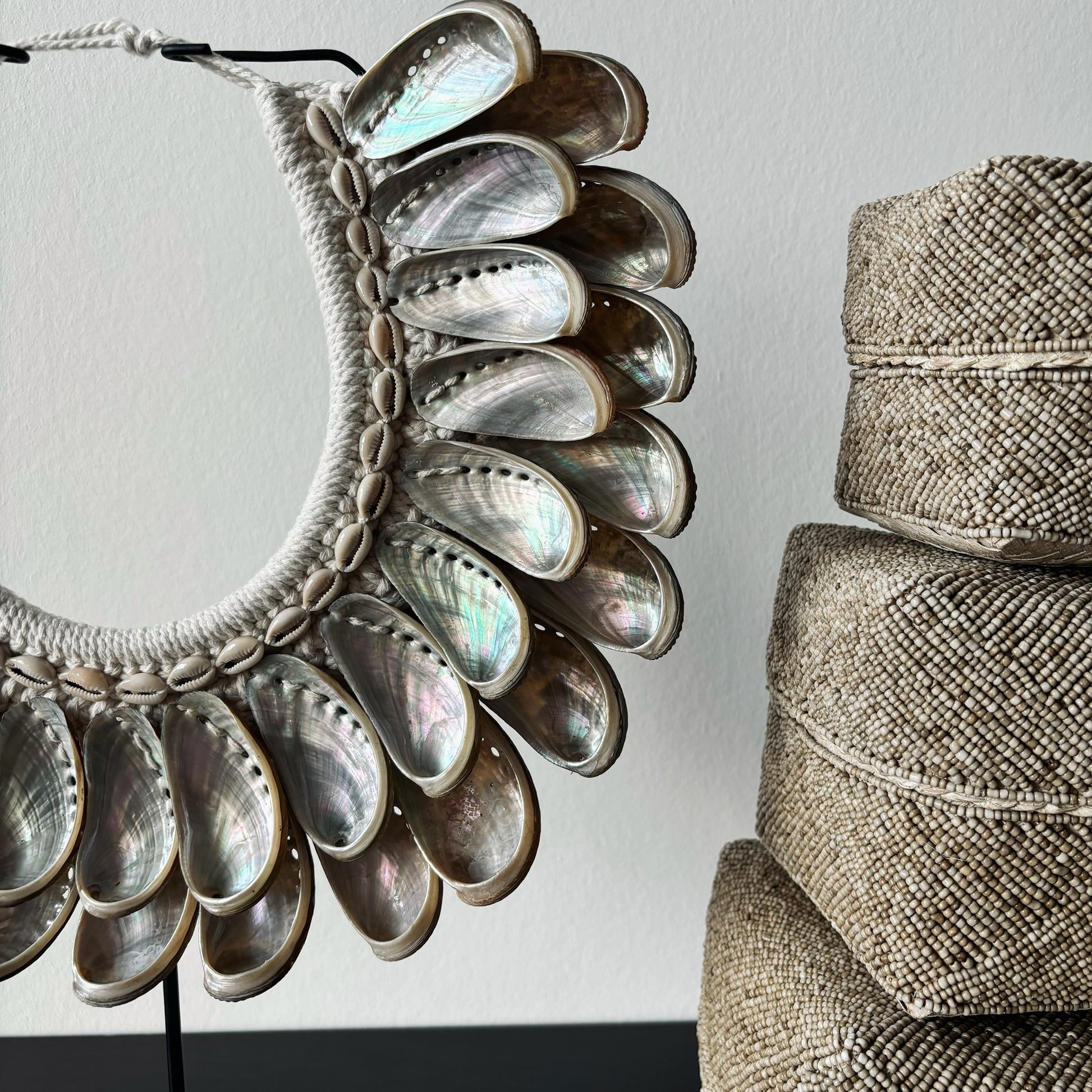 Schelpenketting op Standaard Ayla