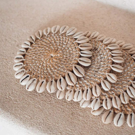 Rotan Onderzetter met Schelpen - Whitewash